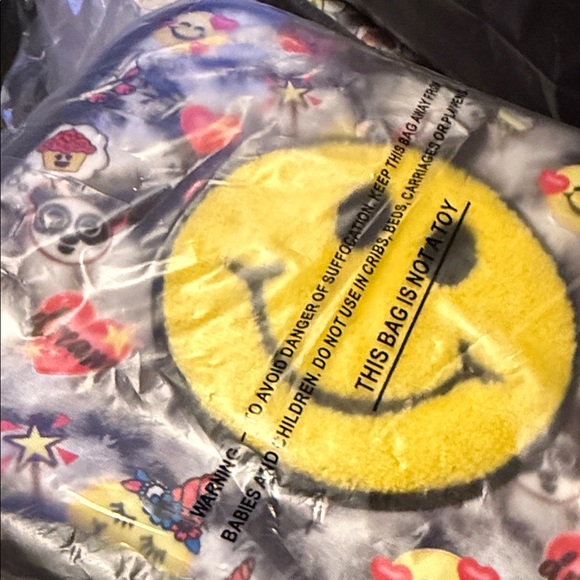 2/$10
Emoji Smiley Face lunch bag NWT - Picture 7 of 7
